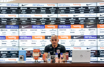 Coletiva do lateral F�bio Santos