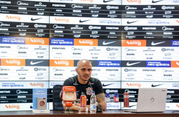 Coletiva do lateral F�bio Santos
