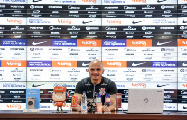Coletiva do lateral F�bio Santos