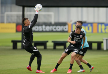 Donelli e Piton no �ltimo treino do Corinthians antes do jogo contra o Atl�tico-MG