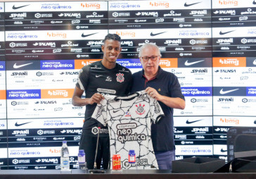 Robson Bambu em apresenta��o oficial como jogador do Corinthians
