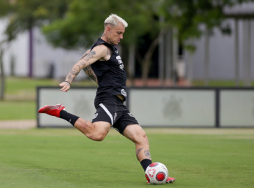 R�ger Guedes participou normalmente do �ltimo treino do Tim�o antes do jogo contra Botafogo-SP
