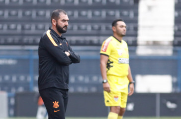 T�cnico Danilo no comando da equipe Sub-20 do Corinthians