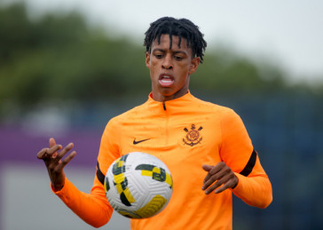 Robson Bambu em �ltimo treino do Corinthians antes de encarar o Santos