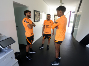 Yuri Alberto, J�nior Moraes e Bambu no CT Joaquim Grava
