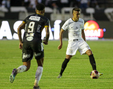 Cantillo passa a bola em empate com a Inter de Limeira no Paulist�o