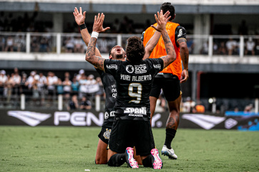 Yuri agradece junto com Giuliano