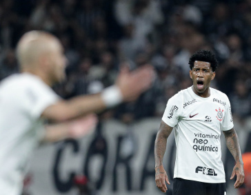 Gil no jogo de ida v�lido pela semifinal da Copa do Brasil, na Neo Qu�mica Arena