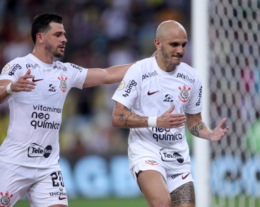 F�bio Santos e Giuliano comemorando gol contra o Fluminense, pelo Brasileir�o
