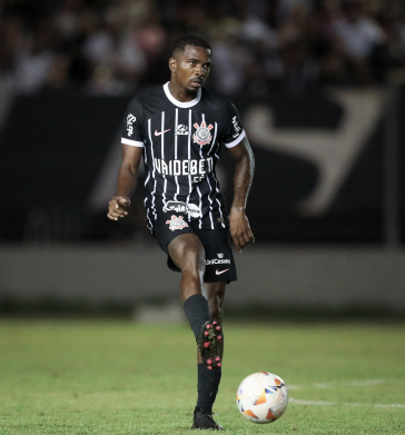 Cac� dando passe