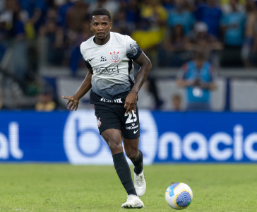 Cac� com a bola dominada