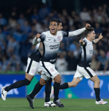 Giovane comemorando classifica��o