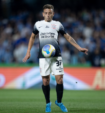 Ryan dominando bola