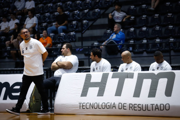 Jece Leite comanda equipe do Corinthians em partida contra o Osasco