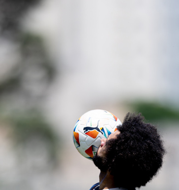 Memphis com a bola dominada