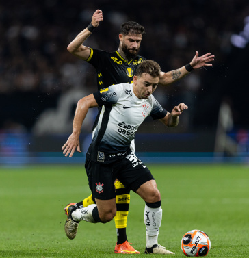 Ryan durante disputa de bola