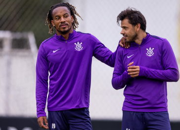 Andr� Carrillo e Romero durante treinamento do Corinthians