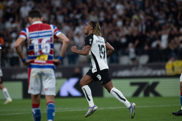 Andr� Carrillo vibra com gol marcado