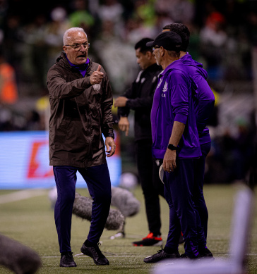 Dorival J�nior reclamando com a arbitragem do D�rbi no Allianz Parque
