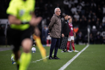 Dorival J�nior comanda o time do Corinthians da beira do gramado