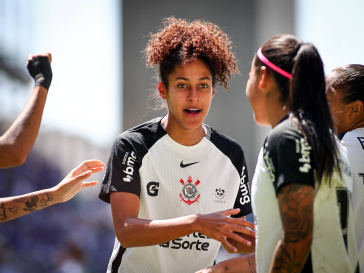 Gi Fernandes comemora gol do Corinthians diante do Cruzeiro pelo Brasileir�o Feminino