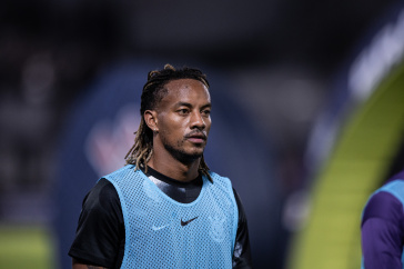 Andr� Carrillo durante aquecimento do Corinthians antes do duelo contra o Red Bull Bragantino
