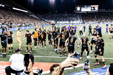 Time do Corinthians comemora classifica��o para a final da Copa do Brasil