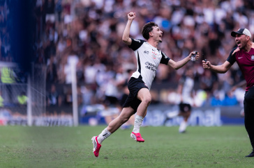 Breno Bidon comemorando t�tulo