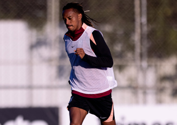 Andr� Carrillo treinando no CT