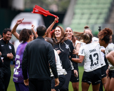 Iris Sesso comerando classifica��o do Corinthians com jogadoras