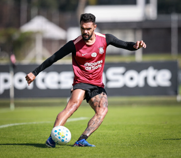 Raniele treinando com bola