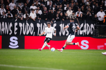 Kaio C�sar com a bola contra o Remo