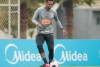 Descontrao e pontaria afiada: Corinthians mostra treino de J e dupla que volta de leso; assista