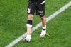 Carlos Augusto deixa gramado da Arena Corinthians mancando; veja foto da perna do jogador