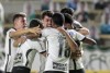 Avelar marca no fim, Corinthians vence Gois e pega elevador no Brasileiro