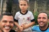 Corinthians se mobiliza nas redes sociais por ajuda a menino que recolhe livros no lixo