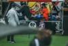 Cssio deixa jogo do Corinthians de ambulncia aps pancada na cabea
