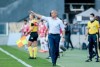 Sylvinho v melhora em atuao do Corinthians, mas lamenta chances desperdiadas em clssico
