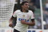 Paulinho comemora gol de Renato Augusto no empate entre Corinthians e Grêmio; veja post