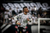 Paulinho reestreia pelo Corinthians ovacionado pela torcida e conhece a Fiel na Neo Química Arena