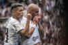Corinthians supera o Gois com gol de pnalti e iguala pontuao do lder