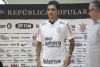 Corinthians relembra apresentao de Fbio Santos h 12 anos; confira