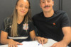 Destaque da base feminina do Corinthians assina primeiro contrato profissional com o clube