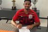 Goleiro do Sub-17 assina primeiro contrato profissional com o Corinthians