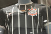 Vazam imagens das supostas novas camisas 1 e 2 do Corinthians  venda em shopping;veja
