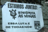 Torcida do Internacional coloca faixa em apoio ao protesto do elenco feminino do Corinthians
