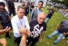 Luxemburgo surpreende, abra&ccedil;a torcedores do Corinthians e &eacute; aplaudido durante protesto