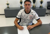Atacante do Sub-17 assina primeiro contrato profissional com o Corinthians