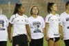 Jogadoras do Corinthians entram em campo com mes que esto com os filhos desaparecidos