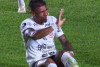 Paulinho sofre entorse no joelho esquerdo e aguarda novos exames no Brasil; saiba mais